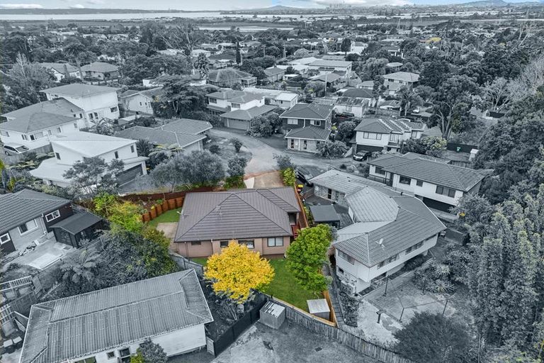 Photo of property in 17c Tirimoana Road, Te Atatu South, Auckland, 0602