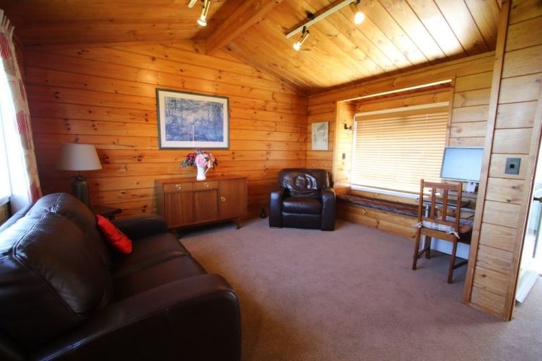 Photo of property in 3 Acacia Avenue, Maungaraki, Lower Hutt, 5010