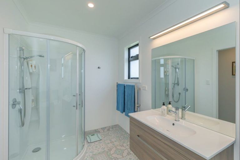 Photo of property in 152 Gladstone Road, Levin, 5571