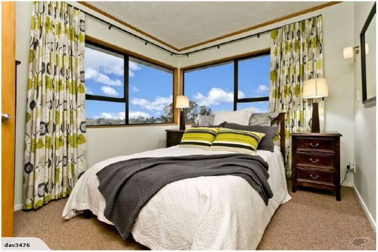 Photo of property in 1/2a Sunnynook Road, Sunnynook, Auckland, 0620