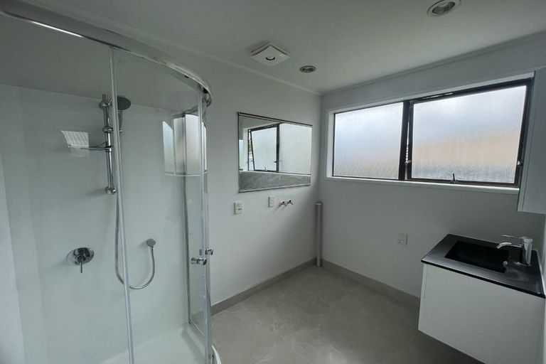 Photo of property in 9 Lisa Rise, Half Moon Bay, Auckland, 2012