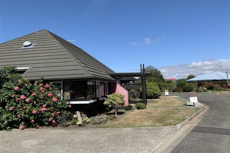 Photo of property in 2 Oaks Lane, Motueka, 7120