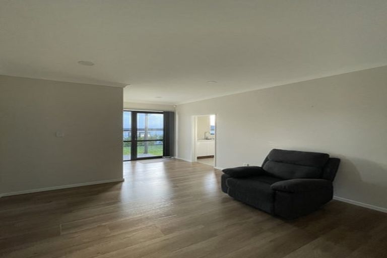 Photo of property in 10 Captain Rings Drive, Papakura, 2110