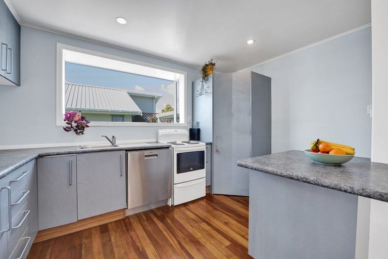 Photo of property in 62 Lismore Street, Merrilands, New Plymouth, 4312