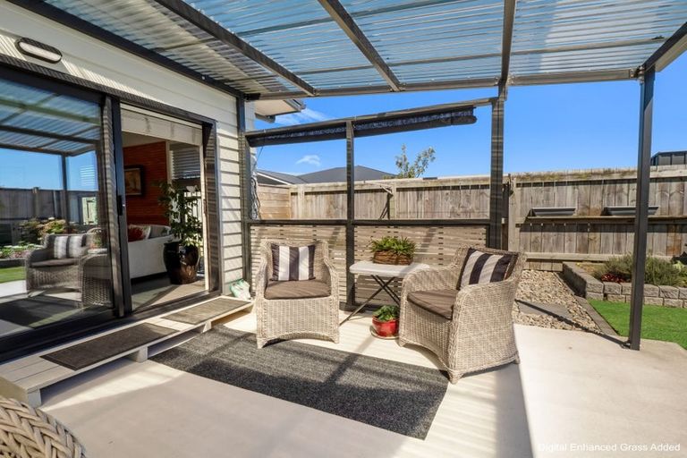 Photo of property in 8 Ash Close, Levin, 5510