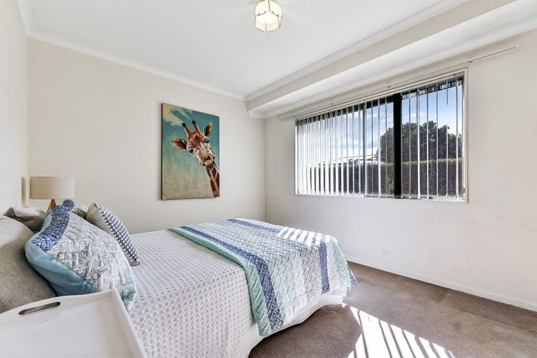 Photo of property in 2/38 Sandwich Road, St Andrews, Hamilton, 3200