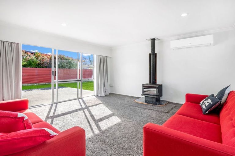 Photo of property in 10 Hollows Crescent, Takaro, Palmerston North, 4412