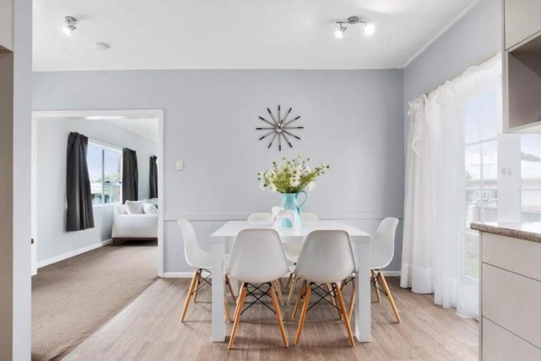 Photo of property in 56 Lynwood Road, New Lynn, Auckland, 0600