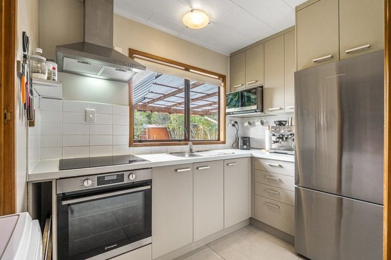 Photo of property in 33 Jelas Road, Red Beach, 0932