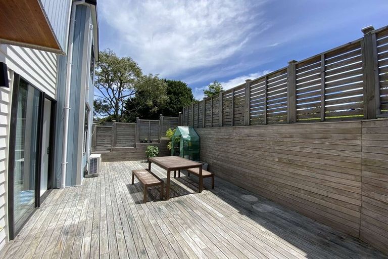 Photo of property in 7a Kerria Place, Sunnynook, Auckland, 0620