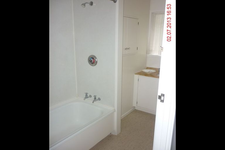 Photo of property in 2/1 Longbill Place, Glendene, Auckland, 0602