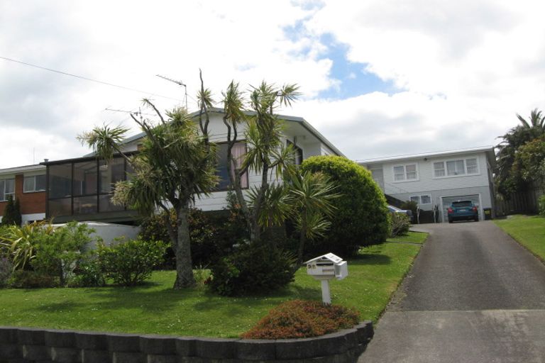 Photo of property in 9a The Crescent, Tindalls Beach, Whangaparaoa, 0930