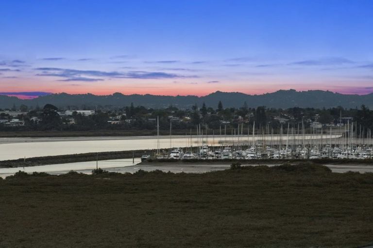 Photo of property in 44 Bannings Way, Hobsonville, Auckland, 0618