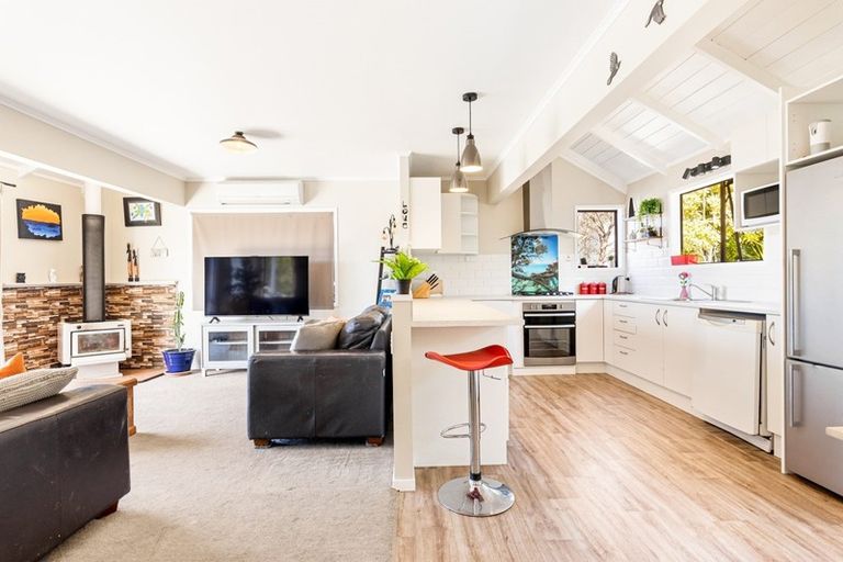 Photo of property in 5 Lorena Place, West Harbour, Auckland, 0618