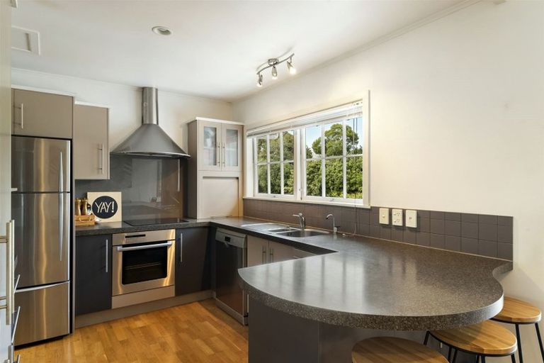 Photo of property in 16 Anakiwa Place, Milford, Auckland, 0620