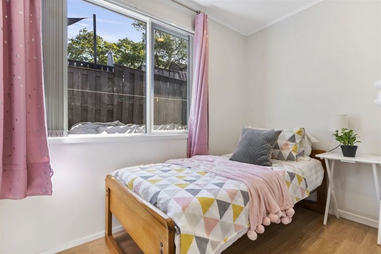 Photo of property in 2/7 Yarra Place, Botany Downs, Auckland, 2010