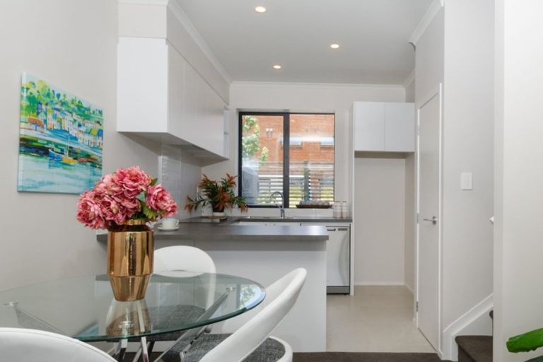 Photo of property in 4/89 Hobsonville Point Road, Hobsonville, Auckland, 0616