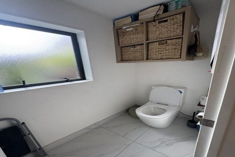 Photo of property in 12b Kelwyn Road, Kelston, Auckland, 0602