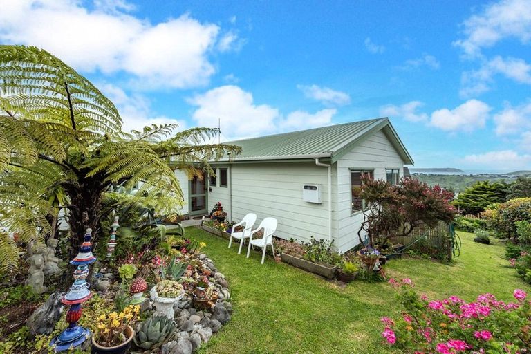Photo of property in 16 Coventry Close, Ascot Park, Porirua, 5024