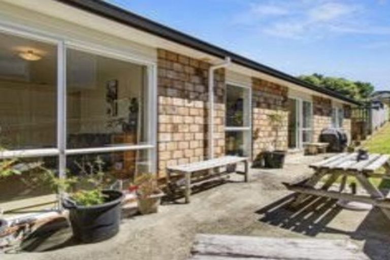 Photo of property in 9 Tararua Close, Aotea, Porirua, 5024