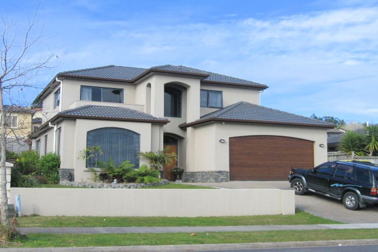 Photo of property in 36 Lansell Drive, East Tamaki Heights, Auckland, 2016