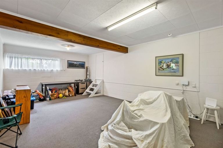 Photo of property in 20 Chivalry Road, Glenfield, Auckland, 0629