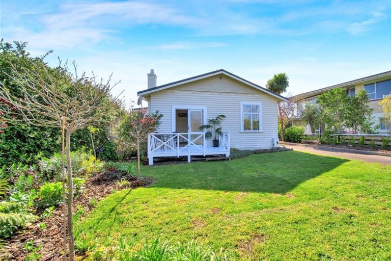 Photo of property in 72 Broadway, Waitara, 4320