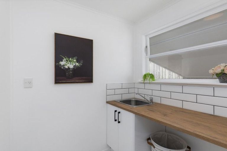 Photo of property in 42 Kashmir Avenue, Clouston Park, Upper Hutt, 5018