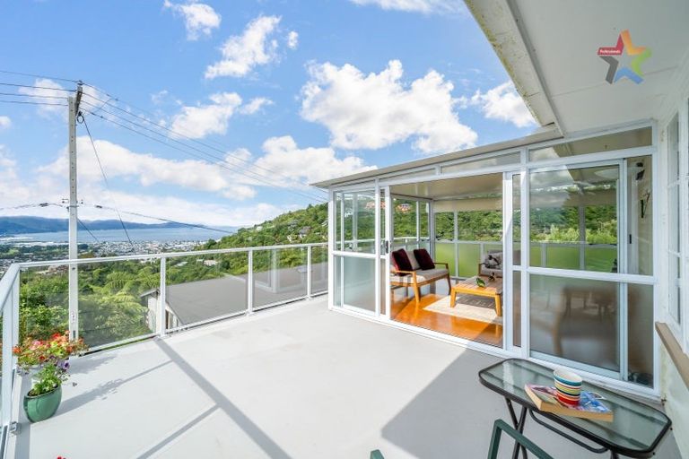 Photo of property in 60 Pokohiwi Road, Normandale, Lower Hutt, 5010