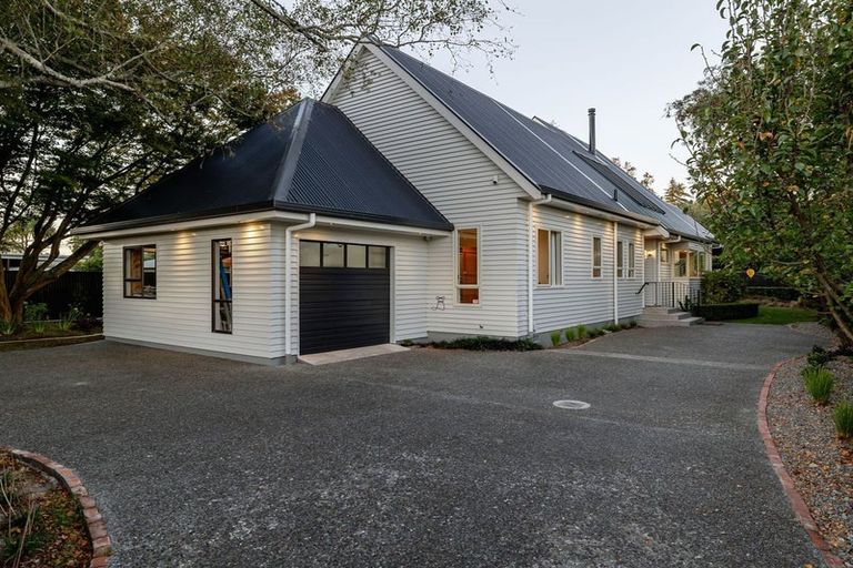Photo of property in 19 Ruamahanga Crescent, Terrace End, Palmerston North, 4410