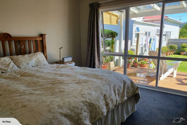 Photo of property in 30 Hiropi Street, Newtown, Wellington, 6021