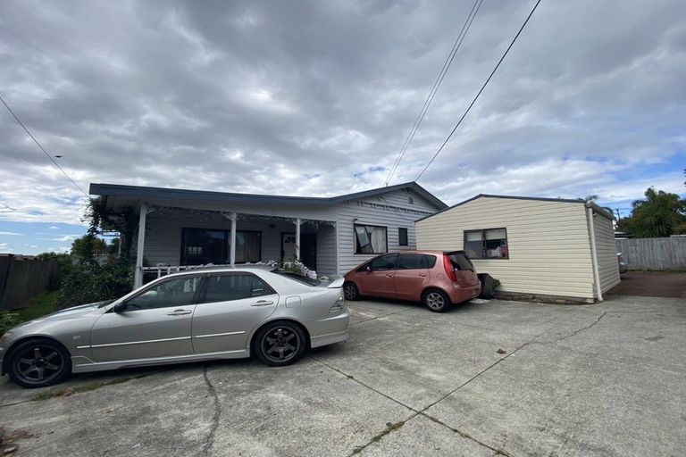 Photo of property in 63 Lynwood Road, New Lynn, Auckland, 0600