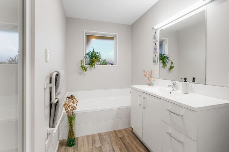 Photo of property in 32 Ti Rakau Drive, Woolston, Christchurch, 8023