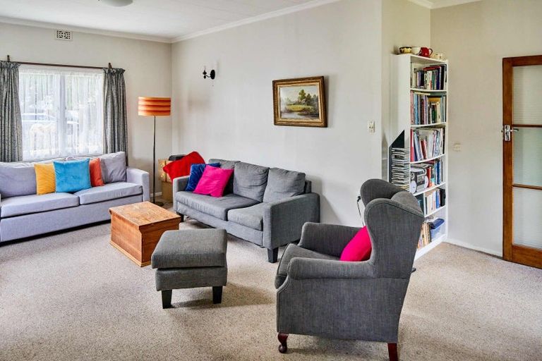 Photo of property in 10 York Street, Moera, Lower Hutt, 5010