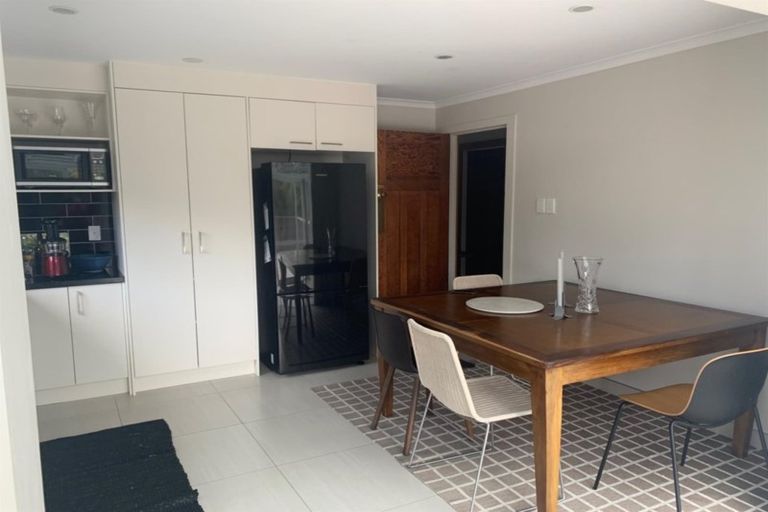 Photo of property in 665 Swanson Road, Swanson, Auckland, 0612