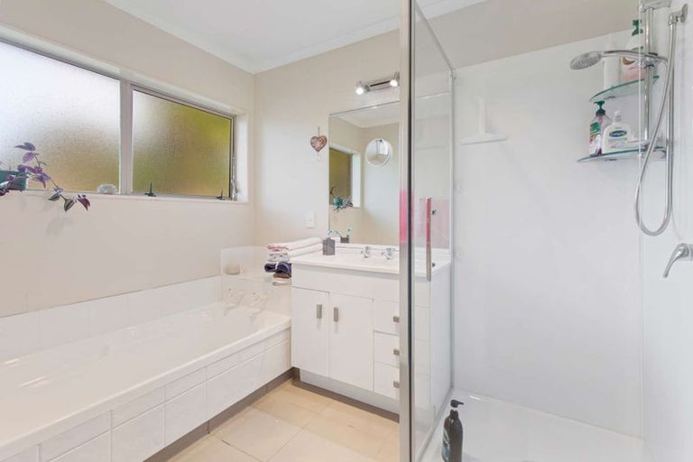 Photo of property in 40 Maesbury Close, Papamoa Beach, Papamoa, 3118