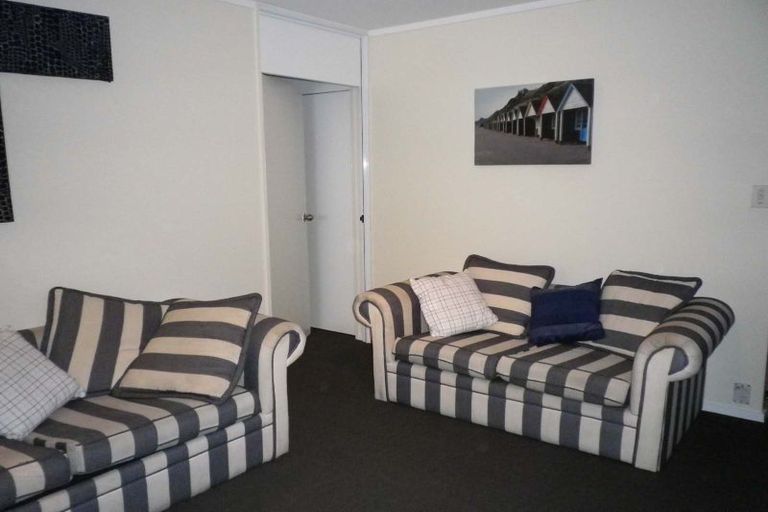 Photo of property in 2/2 Applewood Drive, Henderson, Auckland, 0612