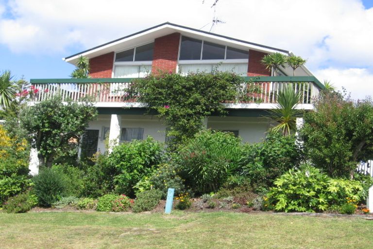 Photo of property in 32 Aotearoa Terrace, Murrays Bay, Auckland, 0630
