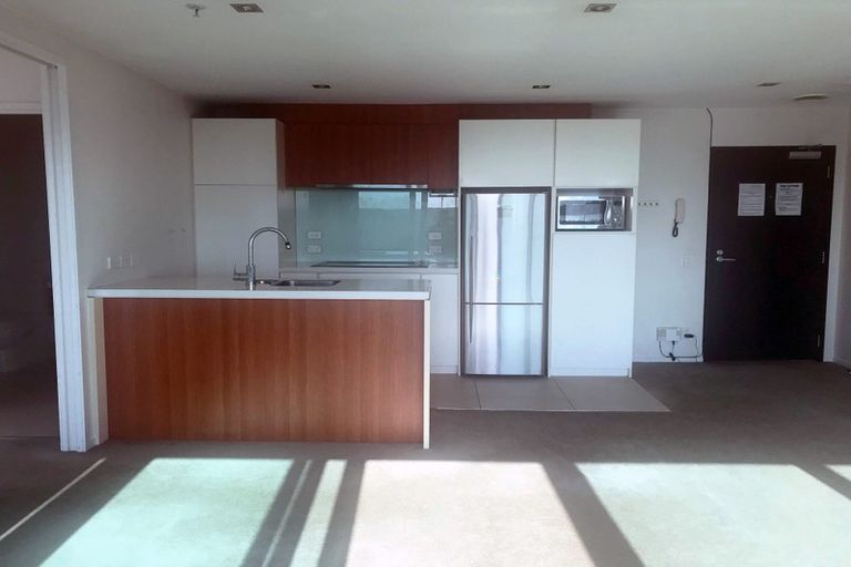 Photo of property in The Docks Apartments, 402/2 Dockside Lane, Auckland Central, Auckland, 1010