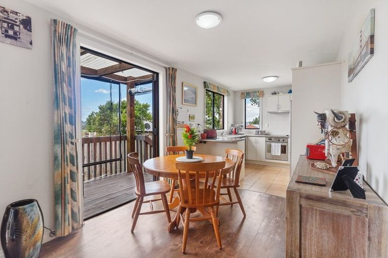 Photo of property in 16 View Ridge Drive, Ranui, Auckland, 0612