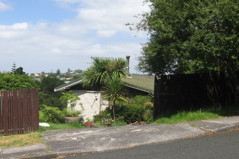 Photo of property in 10 Noeleen Street, Glenfield, Auckland, 0629