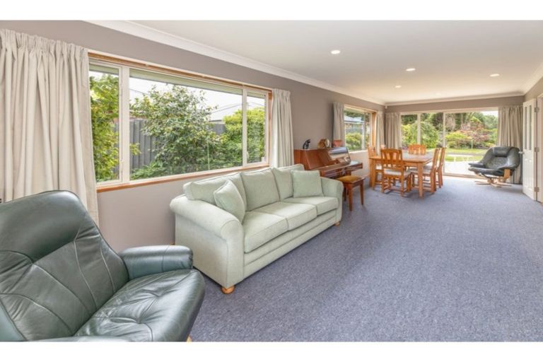 Photo of property in 61 Chesterfield Mews, Russley, Christchurch, 8042