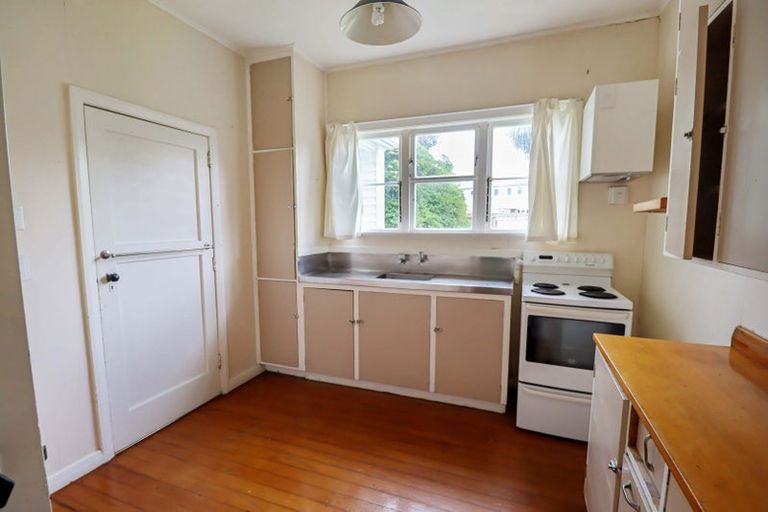 Photo of property in 5 Purser Grove, Fairfield, Lower Hutt, 5011