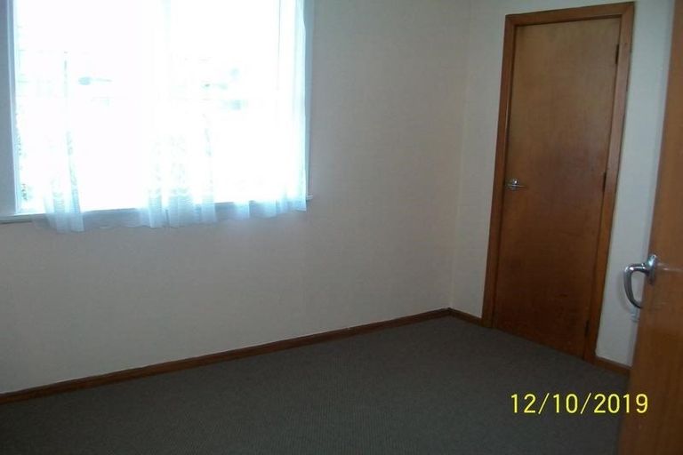 Photo of property in 28 Ozich Avenue, Te Atatu South, Auckland, 0610