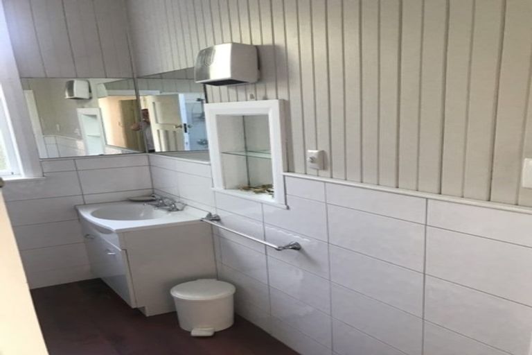 Photo of property in 15 Palliser Road, Roseneath, Wellington, 6011