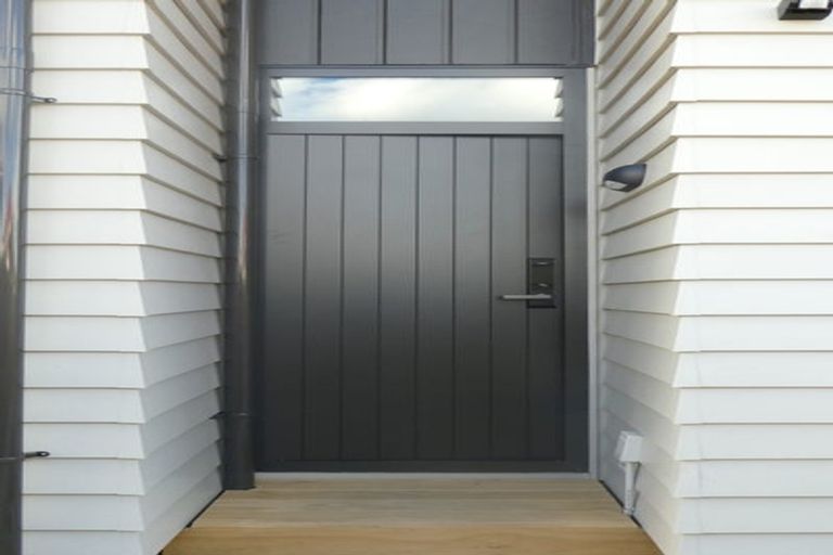 Photo of property in 4/504 Don Buck Road, Massey, Auckland, 0614