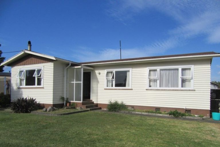 Photo of property in 2 Kowhai Avenue, Edgecumbe, 3120