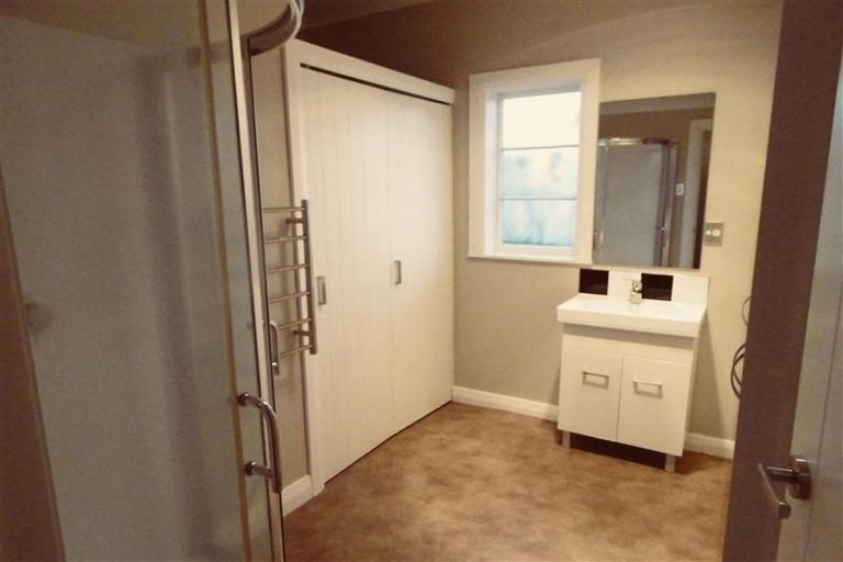 Photo of property in 16 Cutfield Road, New Plymouth, 4310