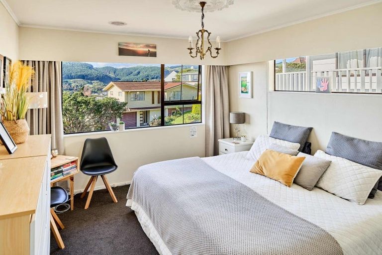 Photo of property in 16 Saint Aidans Way, Tawa, Wellington, 5028