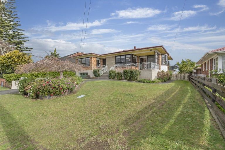 Photo of property in 10 Renwick Street, Papakura, 2110